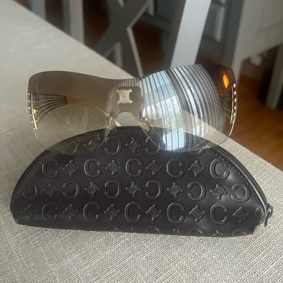 - Celina.ltiny line hair. - Picture 3 of 5